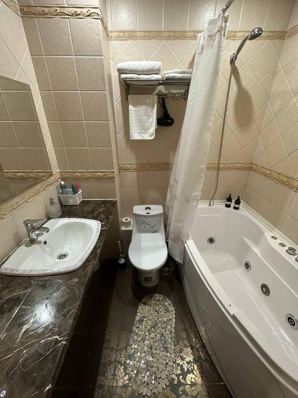 Altyn Adam Hotel Petropavlovszk Kültér fotó
